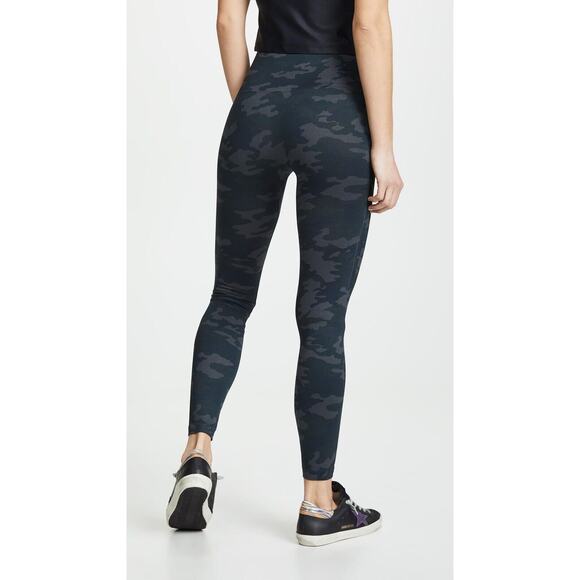 Spanx Look at Me Now Cropped Leggings Seamless Black Camo Womens Sz Large - Picture 2 of 10